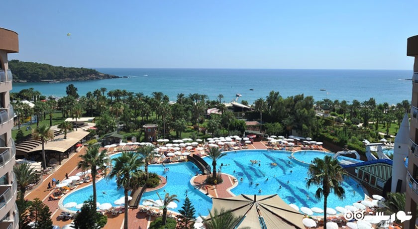 چشم انداز دریا و محوطه هتل